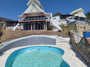 Casa · 265m² · 4 Recámaras · 2 Estacionamientos · Casa en El Fraccionamiento Costa Azul