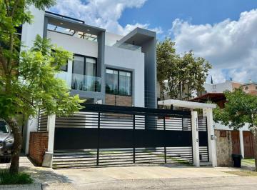 Casa de 3 habitaciones, Zapopan · Hermosa y Moderna Casa en Venta en Bugambilias