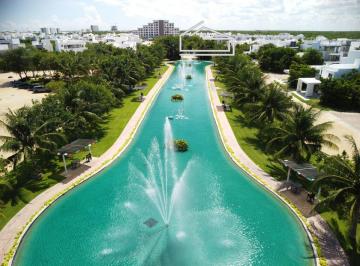 Casa de 4 habitaciones, Benito Juárez · Casa en Venta en Cancún en Esquina | Alberca Privada | Residencial Río By Cumbres