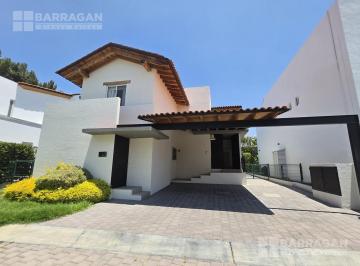 Casa · 255m² · 3 Recámaras · 2 Estacionamientos · Casa en Venta Lomas del Campanario III, Precio de Oportunidad