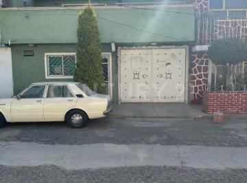 Casa · 235m² · 4 Recámaras · 2 Estacionamientos · Casa en Venta Colonia San José Xalostoc