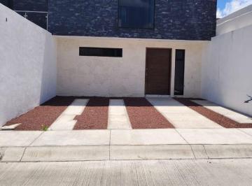 Casa de 3 habitaciones, Querétaro · Casa con 3 Recámaras de 112 m² Superficie de Terreno en Venta en Querétaro