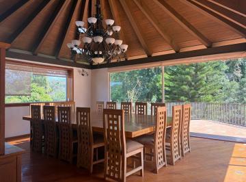 Casa de 6 habitaciones, Valle de Bravo · Casa en Venta en Club de Golf Avandaro en Vega del Valle