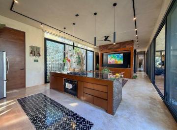9d6811bb5163474cafed8ee95c515d5ce3929cdca94c3fe100025a0b49c4134b · Casa de Lujo de Una Sola Planta con 1,346 m² de Terreno