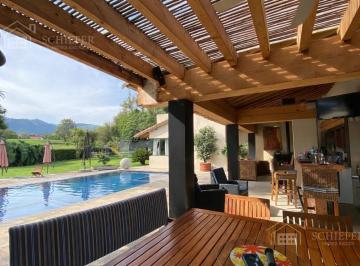Casa en condominio · 590m² · 5 Recámaras · 3 Estacionamientos · Casa en Condominio en Venta en Club de Golf Malinalco