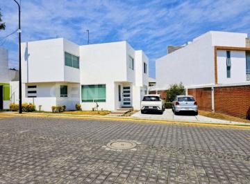 Casa · 160m² · 3 Recámaras · 2 Estacionamientos · Venta de Casa en Puebla Juan C. Bonilla.