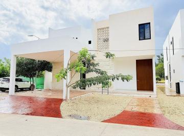 Casa · 297m² · 4 Recámaras · 2 Estacionamientos · Casa en Venta en Privada Altozano Al Norte de La Ciudad