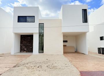 Casa · 319m² · 4 Recámaras · 2 Estacionamientos · Casa en Venta en Privada Altozano Al Norte de La Ciudad