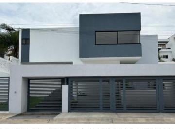 Casa · 456m² · 4 Recámaras · 3 Estacionamientos · Casa en Venta Lomas de Gran Jardín Guanajuato