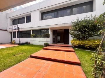 Casa · 360m² · 3 Recámaras · 2 Estacionamientos · Casa en Renta con 3 Recámaras, Jardín y Cabaña.
