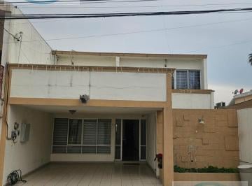 Casa · 218m² · 4 Recámaras · 1 Estacionamiento · Casa en Venta Residencial Periférico San Nicolas de Los Garza