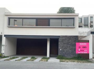 Casa · 399m² · 3 Recámaras · 2 Estacionamientos · Casa en Residencial Lomas del Molino II