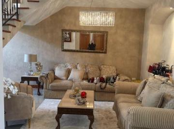 Casa · 345m² · 3 Recámaras · 2 Estacionamientos · Casa en Venta en Cerrada de Cumbres