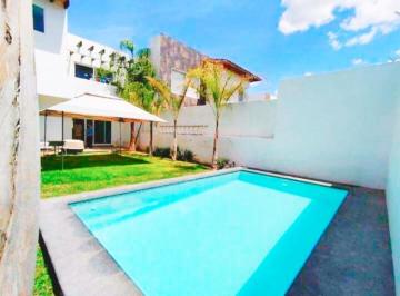 Casa · 190m² · 4 Recámaras · 1 Estacionamiento · Casa en Venta, Residencial Haciendas de Tequisquiapan con Alberca Sup. 24o m².