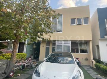 Casa en condominio · 195m² · 4 Recámaras · 2 Estacionamientos · Casa en Venta en Coto Bosques de Las Moras Tlajomulco de Zuñiga, Jal