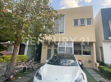 Departamento · 195m² · 4 Recámaras · 2 Estacionamientos · Casa en Venta en Coto Bosques de Las Moras Tlajomulco de Zuñiga, Jal