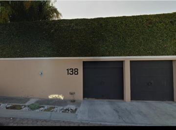 Casa en Venta de 4 habitaciones Colinas del Cimatario · Casa en Queretaro, con Alberca, Jardin, Cerca de Plaza Comercial, Central de Abastos y Vias Rapidas.