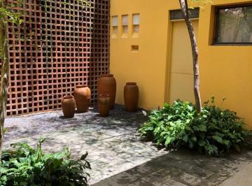 Casa de 4 habitaciones, Zapopan · Cálida Casa con Alberca y Jardines en La Col Seattle