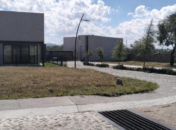 Terreno / Lote 284m² Venta La Purísima · Terreno en Venta en Esquina - Lomas del Campanario Norte Querétaro