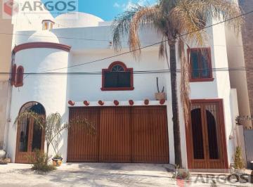 Casa · 408m² · 4 Recámaras · 2 Estacionamientos · Casa en Venta en Contry Sol