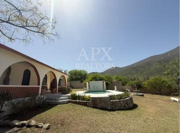 Quinta · 1550m² · 1 Recámara · 20 Estacionamientos · Hermosa Quinta con Amplio Terreno en Venta
