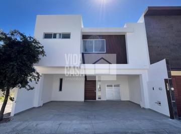 Casa en condominio · 254m² · 4 Recámaras · 2 Estacionamientos · Casa en Condominio en Condominio Loretta