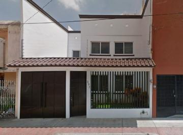 Casa de 3 habitaciones, León · Casa en Parque Manzanares Guanajuato, Cerca Feria de Leon, Palenque, Museo, Vias Rap. y Plazas.