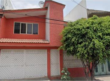 Casa · 200m² · 4 Recámaras · 2 Estacionamientos - Gareva Zenith · Venta de Casa en Col Metropolitana Edo Mex