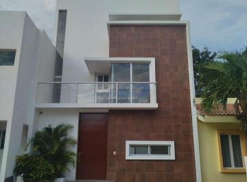 Casa de 3 habitaciones, Cancún · Casa en Venta de Tres Niveles en Residencial Arbolada Cancún Qroo. Precio Negociable.