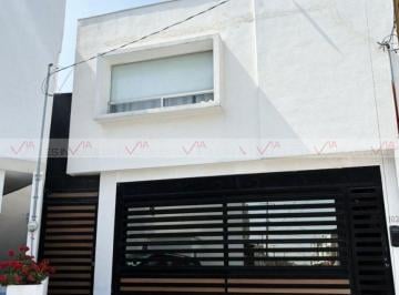 Casa · 200m² · 3 Recámaras · 2 Estacionamientos · Casa en Venta en Guadalupe