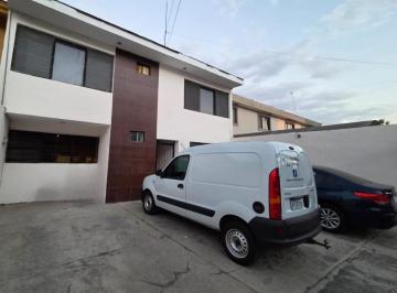 Casa · 243m² · 6 Recámaras · 3 Estacionamientos · Casa en Venta en Paseos del Sol - (4)
