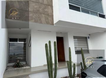 Casa · 200m² · 3 Recámaras · 2 Estacionamientos · Casa en Juriquilla