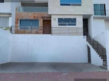 Casa · 226m² · 4 Recámaras · 3 Estacionamientos · Casa en Real de Juriquilla