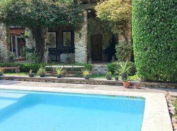 Casa de 4 habitaciones, Cuernavaca · Hermosa Casa con Alberca Céntrica