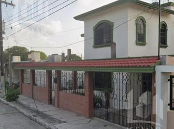 Casa · 180m² · 4 Recámaras · 2 Estacionamientos · Casa en Venta en La Col. Roger Gomez, Altamira, 4 Recámaras, Terreno 15x19