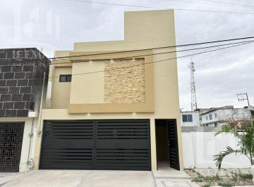 Casa · 215m² · 3 Recámaras · 2 Estacionamientos · Casa Nueva en Venta, de 3 Recamaras en Col. Lazaro Cardenas, Cd. Madero