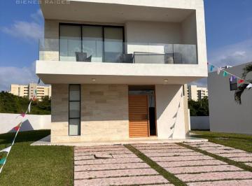 Casa · 3 Recámaras · 2 Estacionamientos · Casas en Venta en Residencial Velamar de 3 Recamaras con Baños