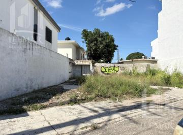 Terreno / Lote · 166m² · Terreno Irregular en Venta Sobrre Av Monterrey, Fte, Amplio Para Tu Negocio
