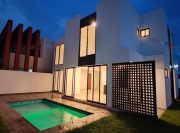 Casa · 200m² · 3 Recámaras · 2 Estacionamientos · Residencia con Alberca en Lomas Residencial