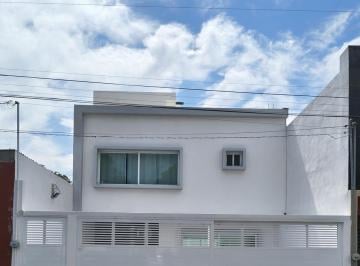 Casa · 241m² · 3 Recámaras · 2 Estacionamientos · Casa en Ricardo Flores Magón
