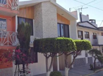 Casa de 5 habitaciones, Nezahualcóyotl · Casa con 287 m² de Terreno y 5 Recámaras en Venta, Villada Abelardo L. Rodriguez