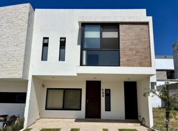 Casa · 185m² · 3 Recámaras · 2 Estacionamientos · Casa Renta Capital Norte, Coto Carrara, 3 Recámaras, Alberca, Seguridad 24/7