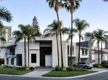 Casa en condominio de 4 habitaciones, Zapopan · Casa Nueva Moderna en Venta en Puerta de Hierro