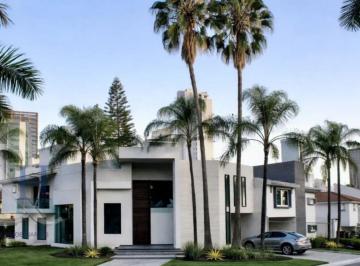 Casa en condominio de 4 habitaciones, Zapopan · Renta de Casa Nueva Moderna en Puerta de Hierro