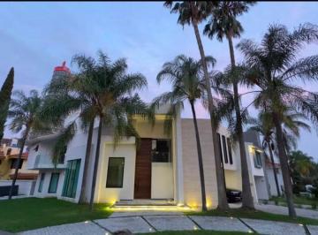 Casa en condominio de 4 habitaciones, Zapopan · Renta de Casa Nueva Moderna en Puerta de Hierro