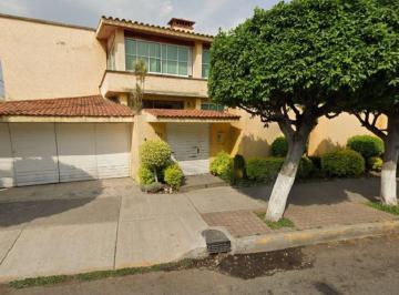 Casa de 4 habitaciones, Gustavo A. Madero · Casa en Lindavista, con Jardin, Cerca de Politecnico, Indios Verdes, Deportivos y Vias Rapidas.