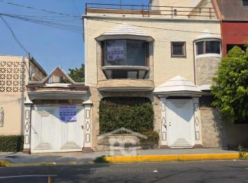 Casa de 3 habitaciones, Tlalpan · Casa en Venta en Rinconada Coapa | 3 Estacionamientos | 5 Baños | Terraza