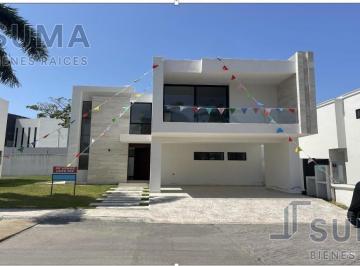 Casa · 245m² · 3 Recámaras · 2 Estacionamientos · Casa en Venta Ubicada en Col. Loma Bonita, Tampico Tamaulipas.