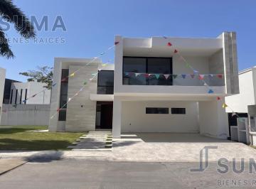 Casa · 245m² · 3 Recámaras · 2 Estacionamientos · Casa Nueva en Venta en Col. Loma Bonita, Tampico Tamaulipas