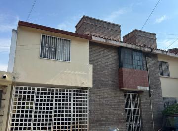 Casa de 3 habitaciones, Monterrey · Casa en Venta – Contry Tesoro